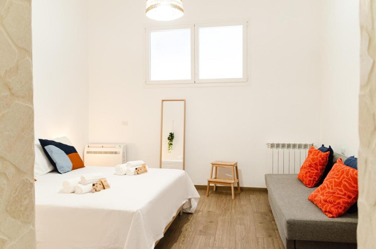 Modern Stone Apartment In The Heart Of บารี ภายนอก รูปภาพ