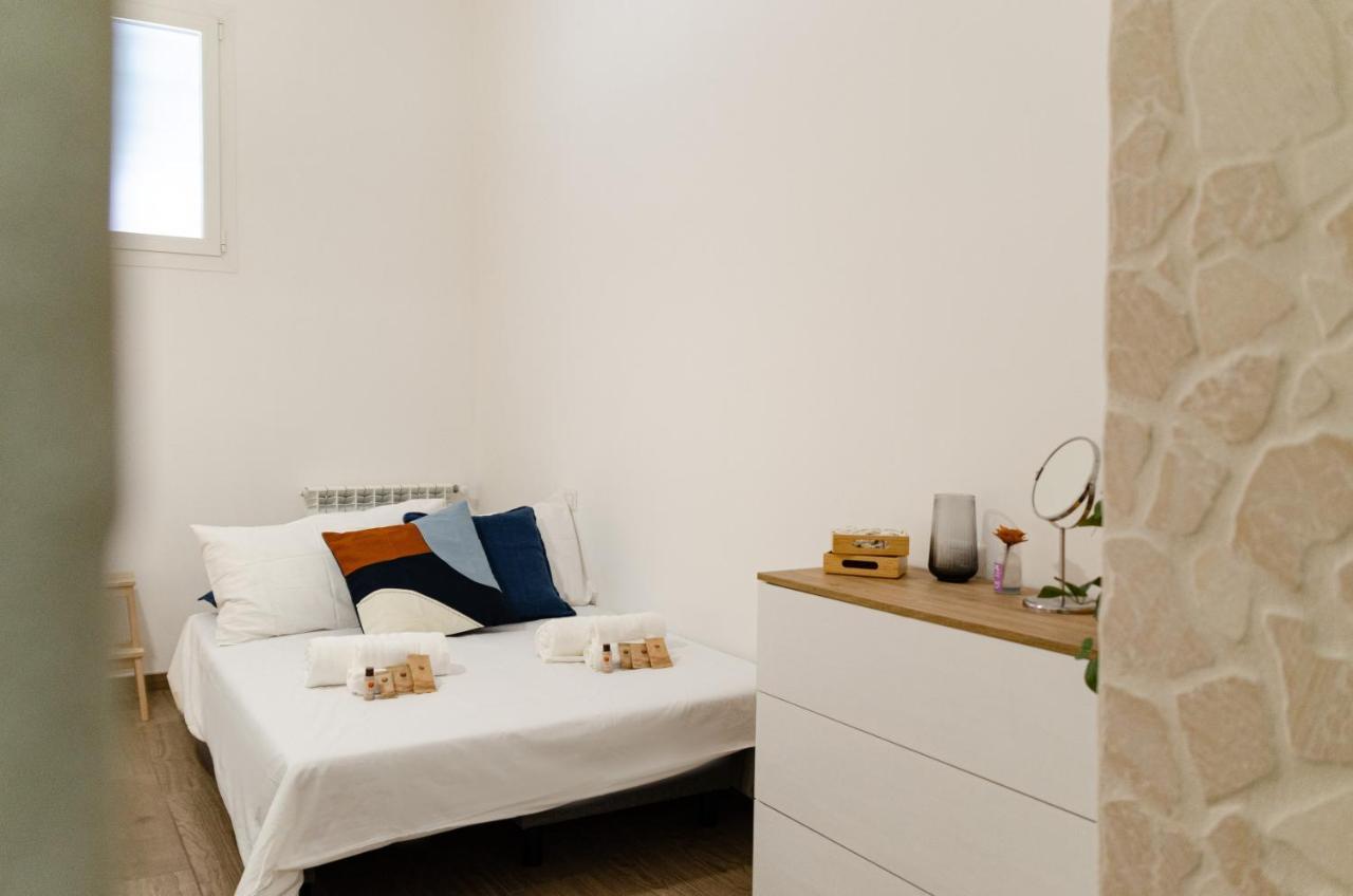 Modern Stone Apartment In The Heart Of บารี ภายนอก รูปภาพ