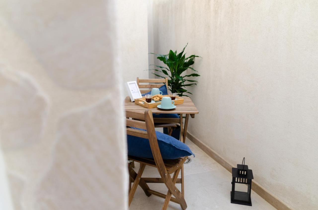 Modern Stone Apartment In The Heart Of บารี ภายนอก รูปภาพ